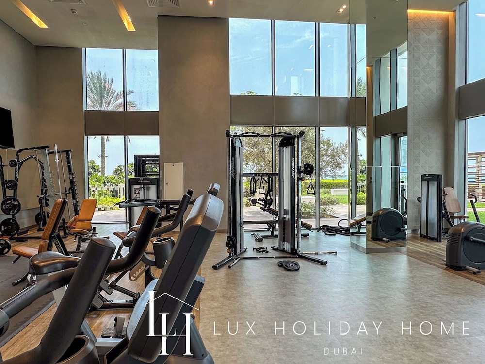LUX 52 42 Deluxe Marina View Suite 3