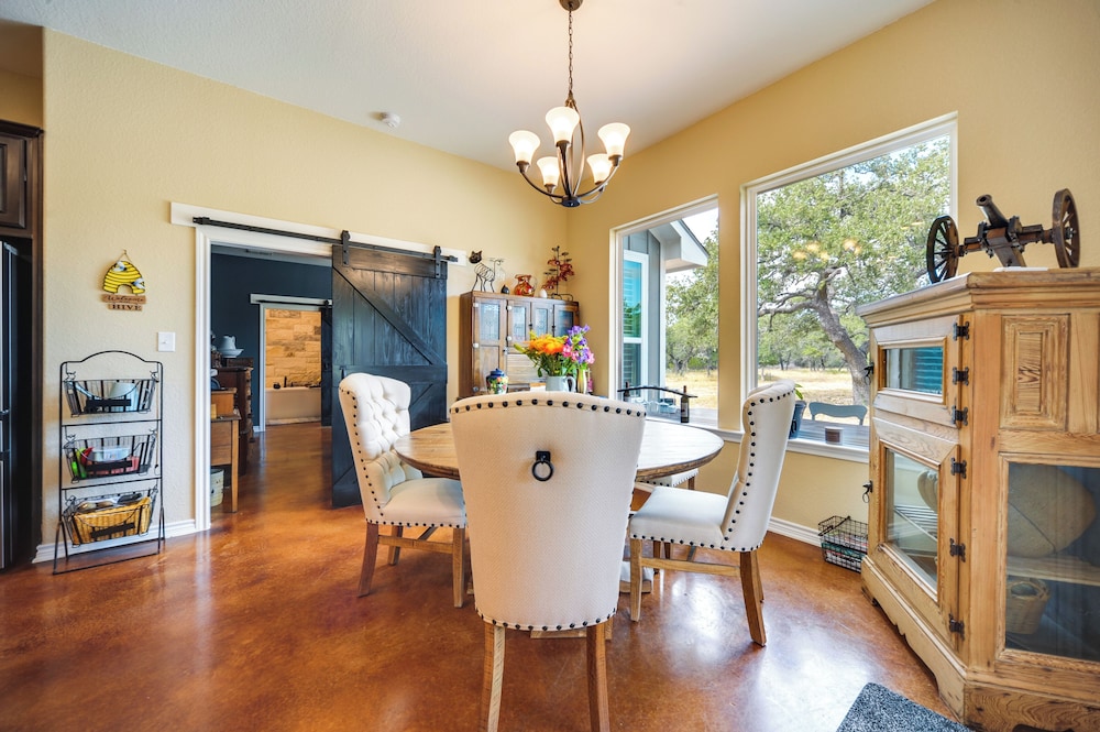 Family-friendly Johnson City Home Near State Parks