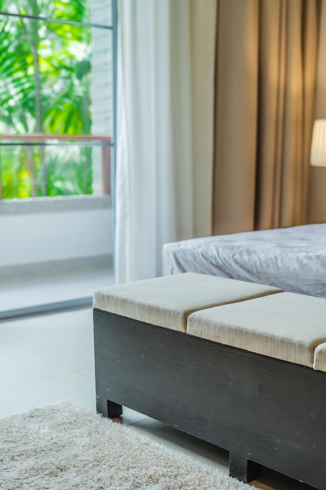 Pearl Of Naithon 3 Bedroom Beachfront Condo