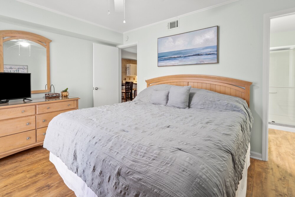 Sea Cloisters 102f 2 Bedroom Condo