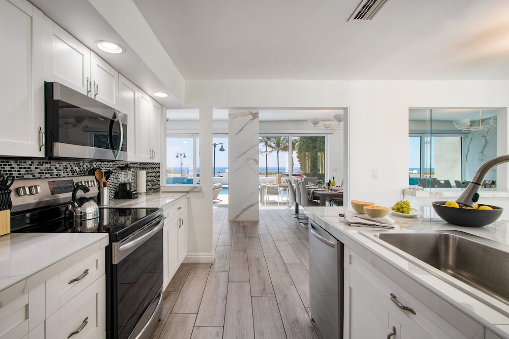 Sea Breeze by Avantstay Across From Fort Lauderdale Beach Pool Out Door Dining Fire pit