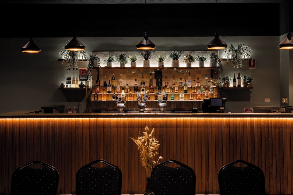 Unanderra Hotel