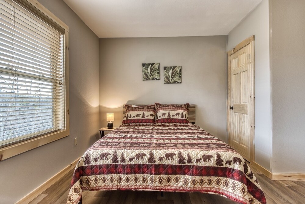 Uwohali - New 3 Bedroom 2 1/2 Bath - New Construction! 3 Cabin by Redawning view 3