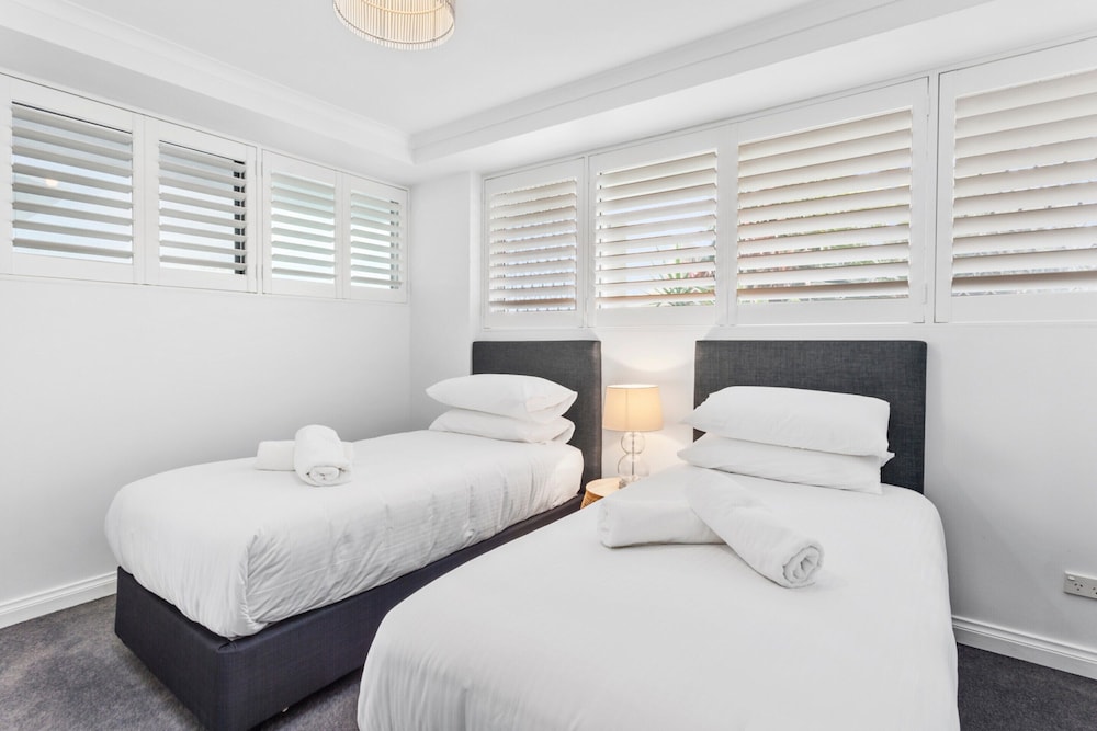 Beachfront 2-bed With Pool, BBQ