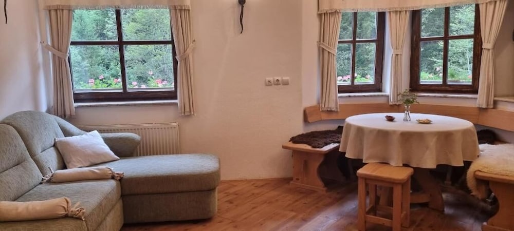 Apartmaji Pod macesnovo streho