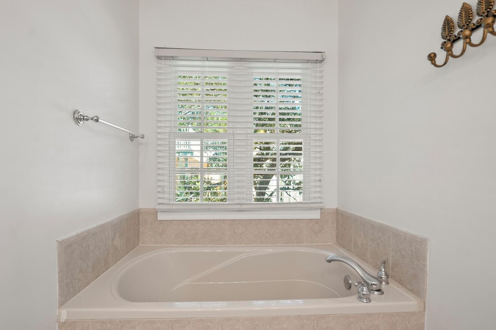 723 Seahorse Road - Newly Renovated, 5-bedroom Oceanside Home