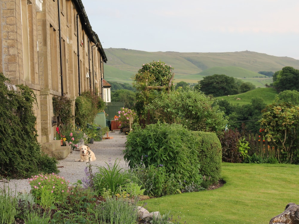 1 Bridge End & Garden