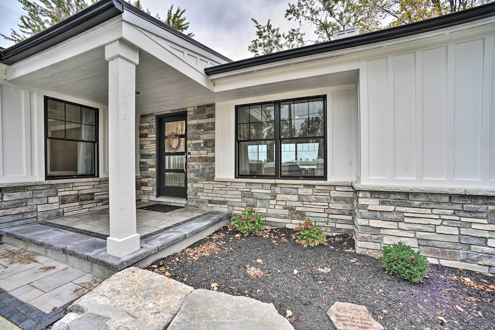 Fenton Home w/ Patio & All Sports Lake Access view 4