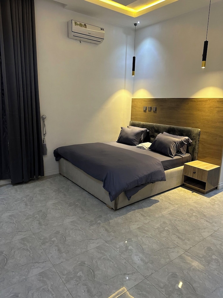 Dejays Homes and Shortlets