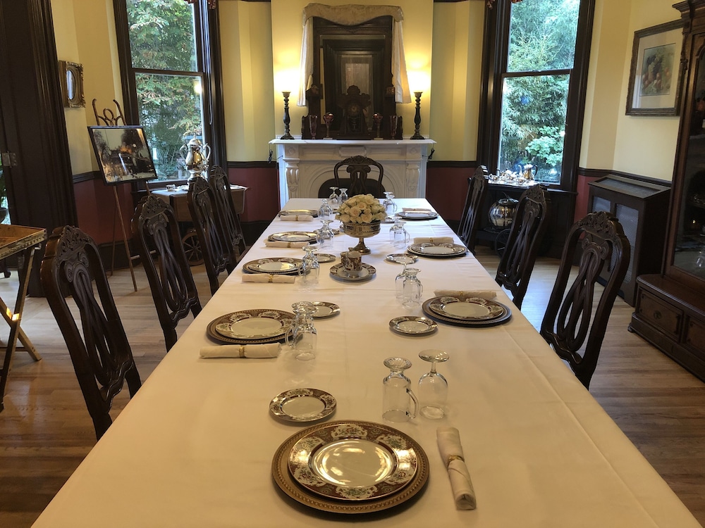 Steele Mansion