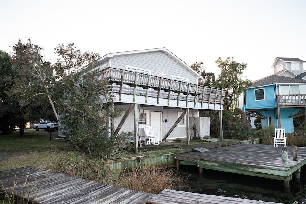 Native Sun 2 Bedroom Cottage by RedAwning
