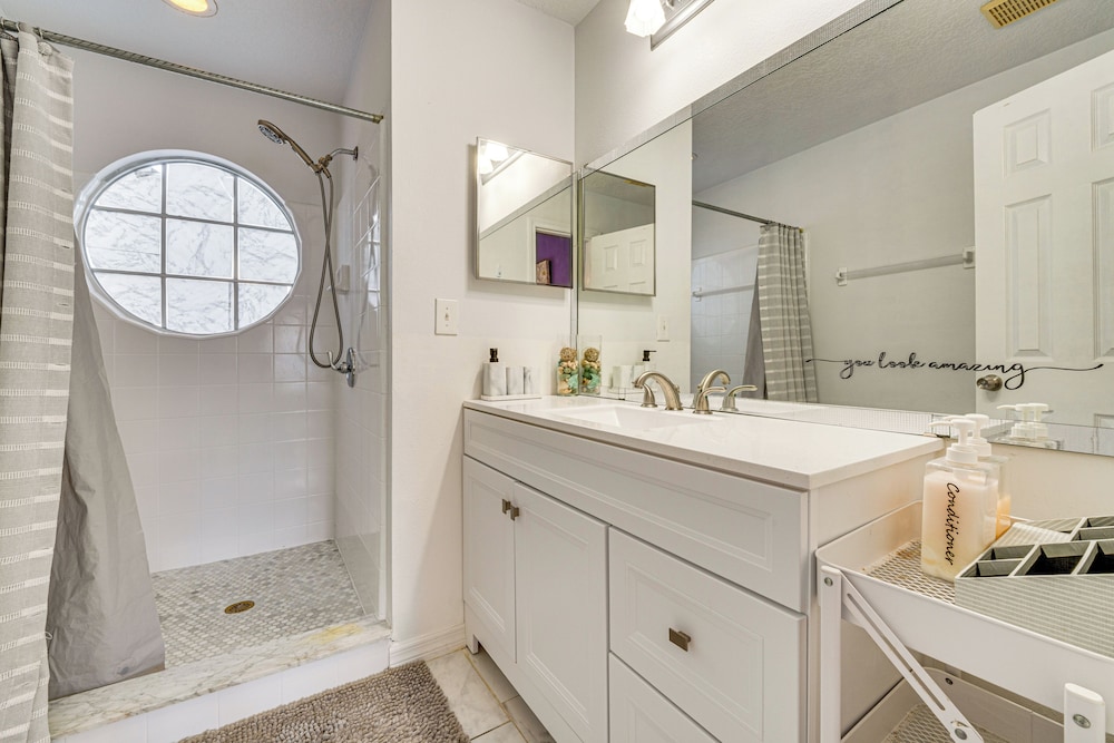 4 Mi to Wdw: Condo w/ Family-friendly Perks!