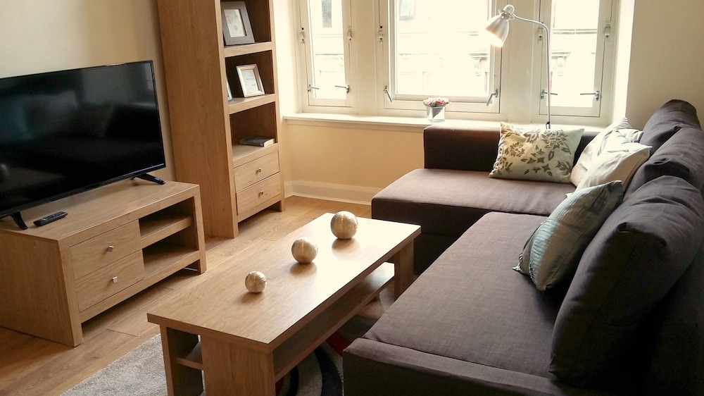 2 Bed Apartment in the West End