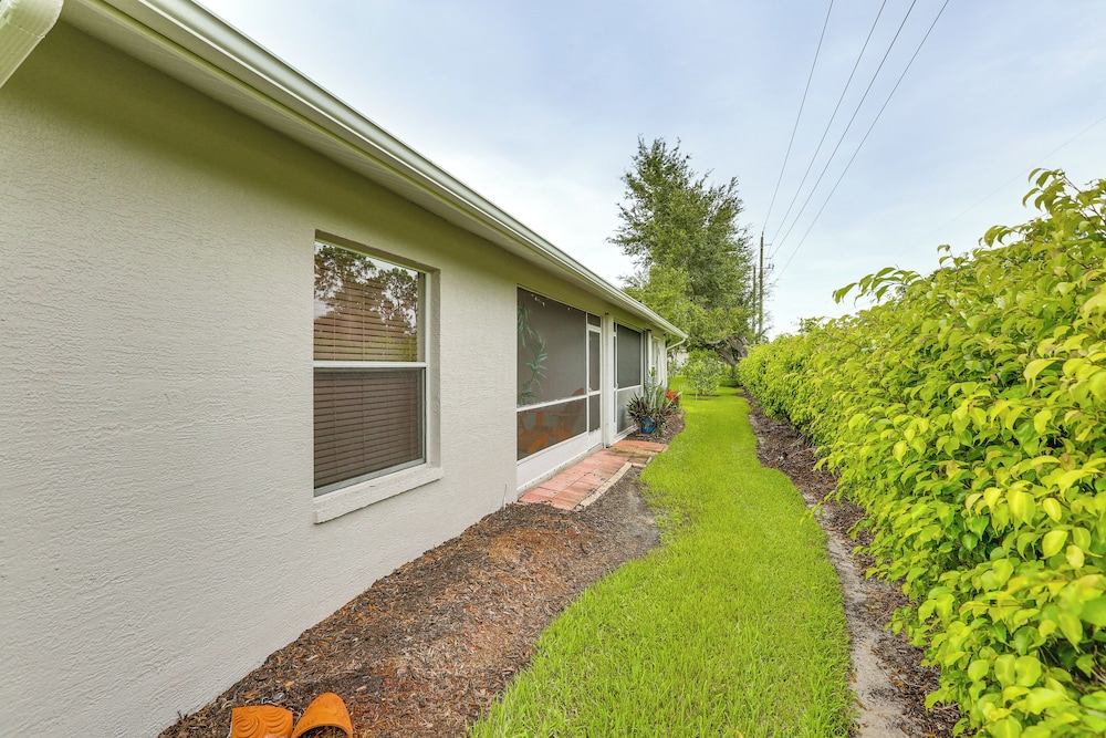 5 Mi to Naples Beach - Getaway w/ Screened Lanai!