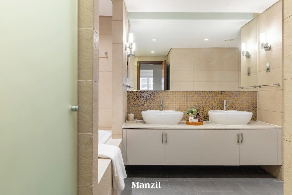 2BR Maid Enjoy Sea Views Palm Jumeirah