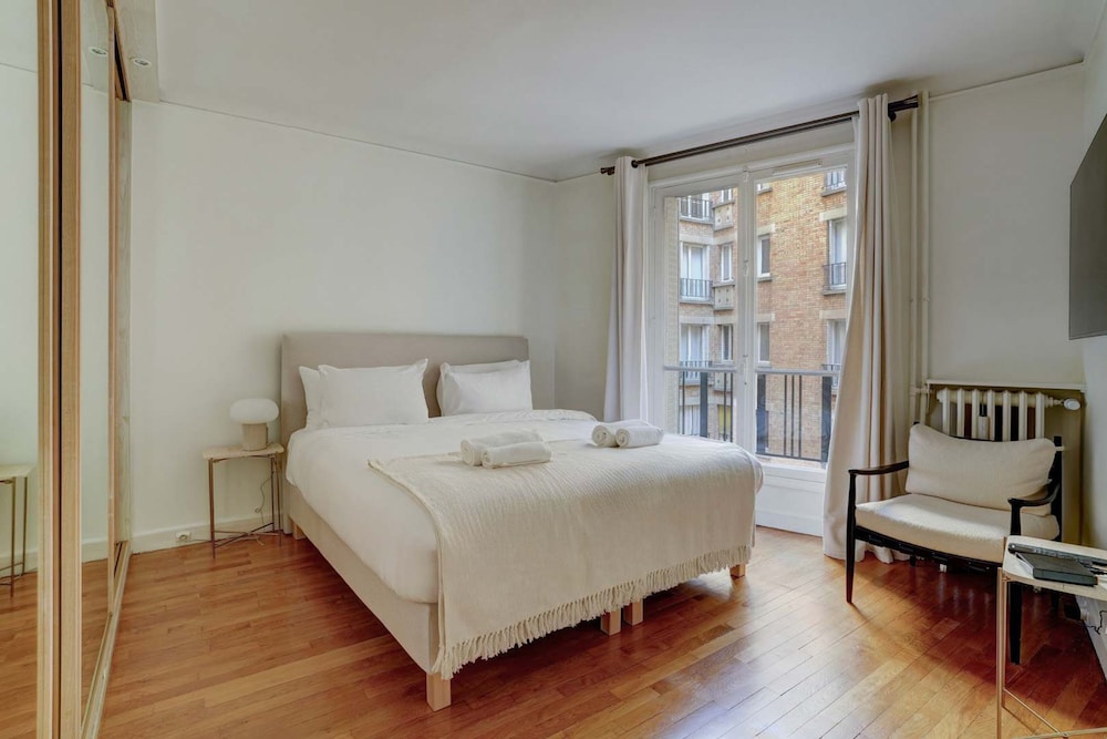 Passy Glow 2BR Home in the 16th Arrondissement