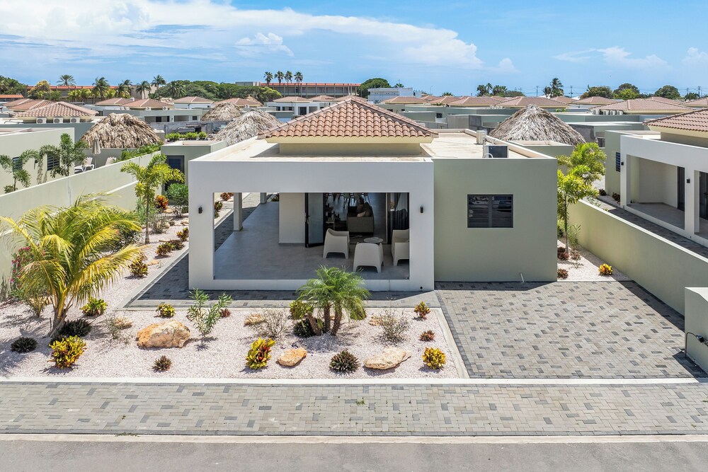 Villa Solana with private pool, Mambo Beach