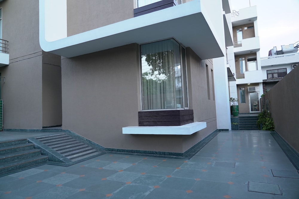 Noida Vacations - Mint Metropolitan Grand - Property Image 97