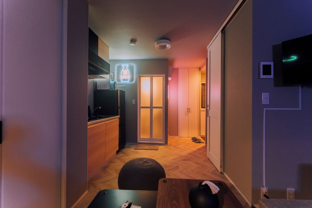 Shinjuku Neon Den 102