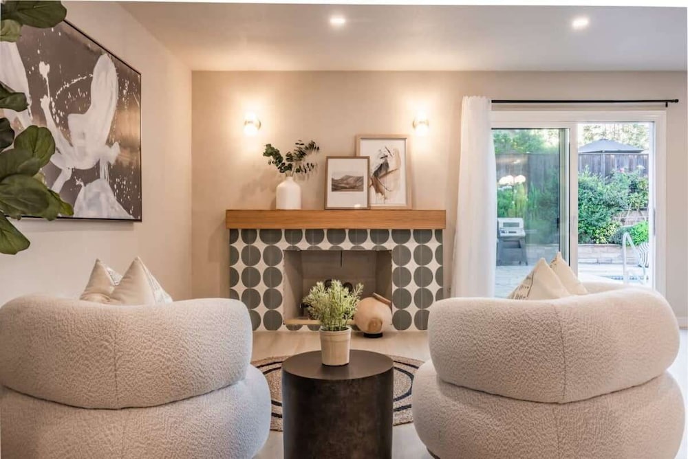 @ Marbella Lane - Vibrant & Chic Designer Home