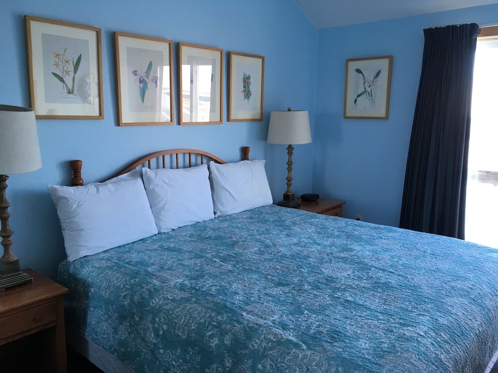 East Harbour Motel and Cottages