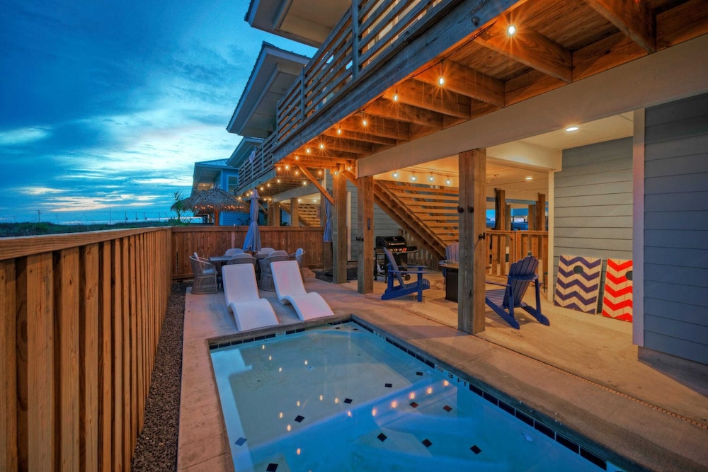 2 Homes, Sleeps 22 2 Private Pools, Firepit, Steps to Beach Boardwalk Access