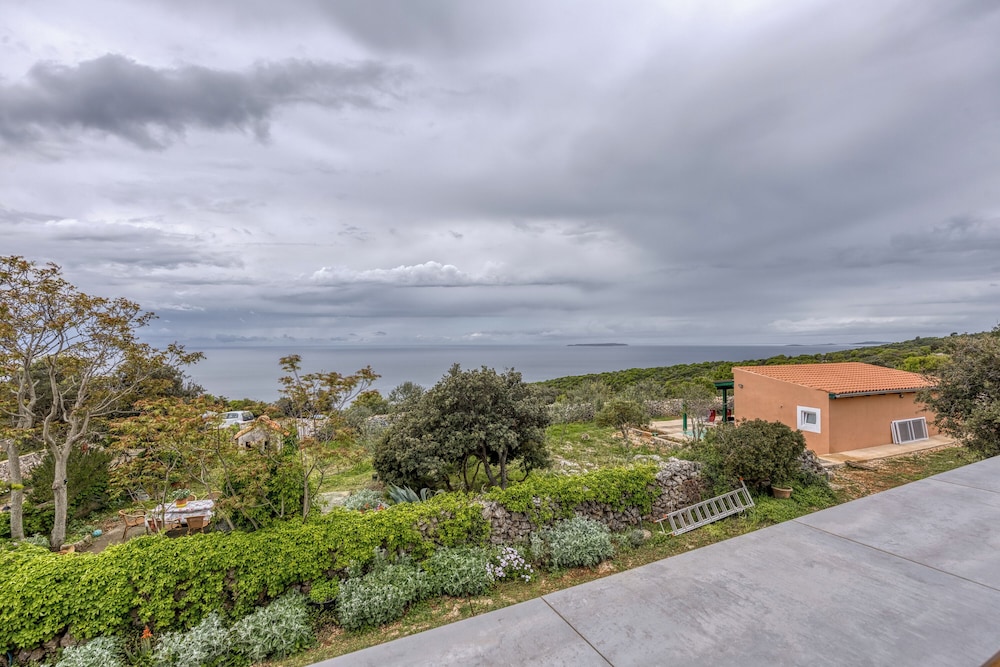 Island Top Sea View Estate
