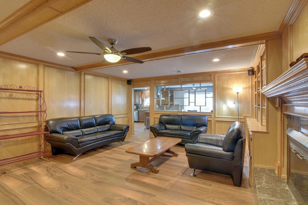 Lake Access & Pool: Spacious Freeport Home! view 5