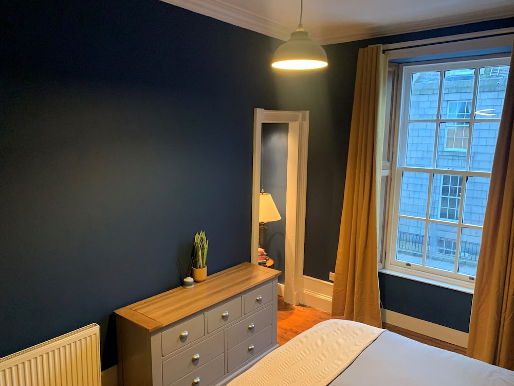 City Centre - 1 Bed - Sleeps 2 - Pet Friendly view 3