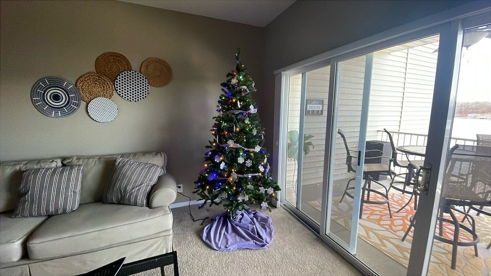 Experience Lakeside Living at Its Finest: Stunning Views and Prime Location!