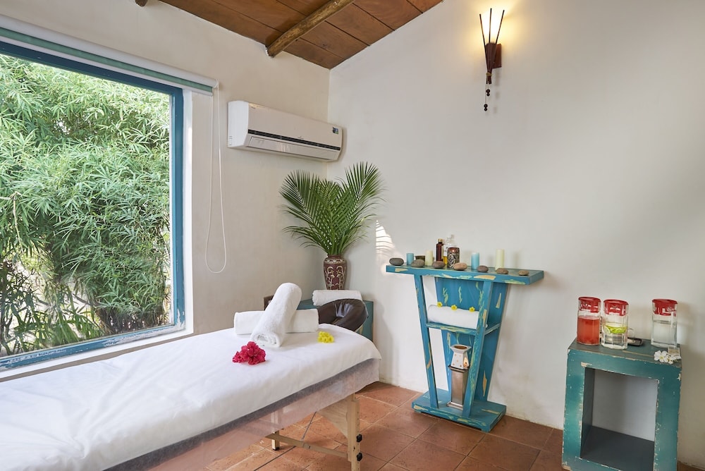 Aacorn Hideaway Resort & Spa