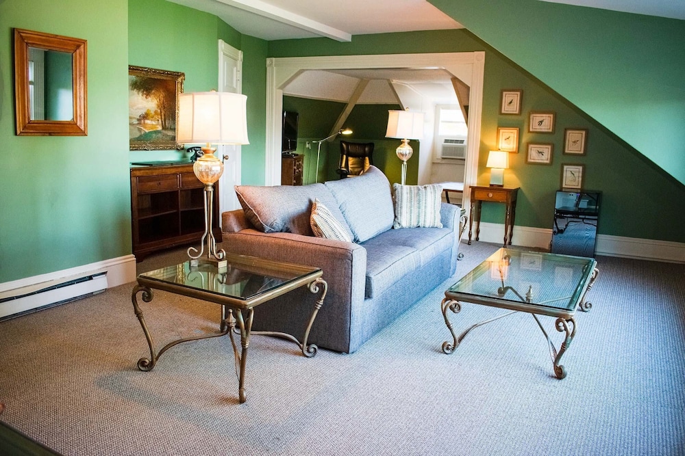 The Brewster Inn