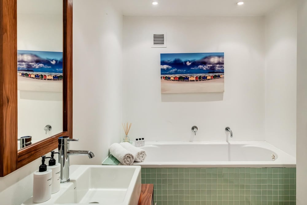 Contemporary 2bed in Art Deco Heritage Site Elevea