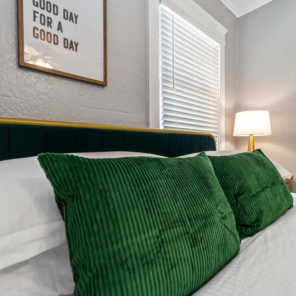 Bankers Hill Hideaway With AC Views and Parking