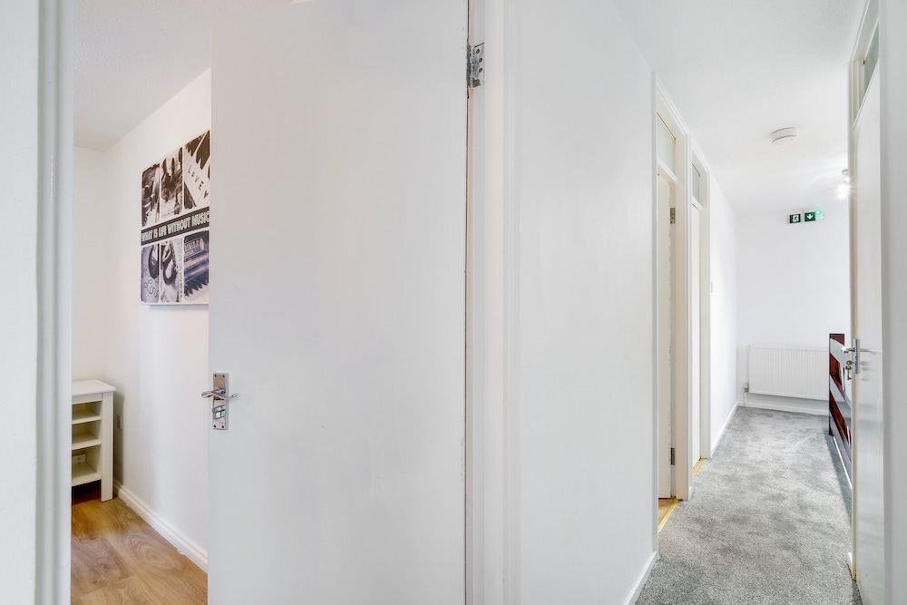 Spacious 4-Bedroom 2-Bath Home in Bywood