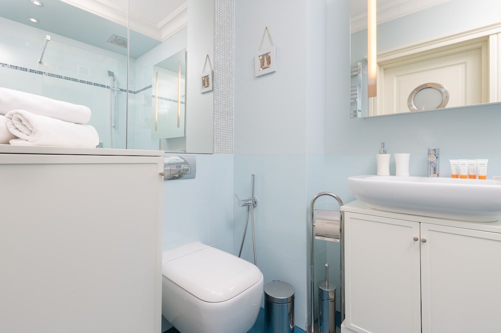 Sailor Apartment by Renters Prestige