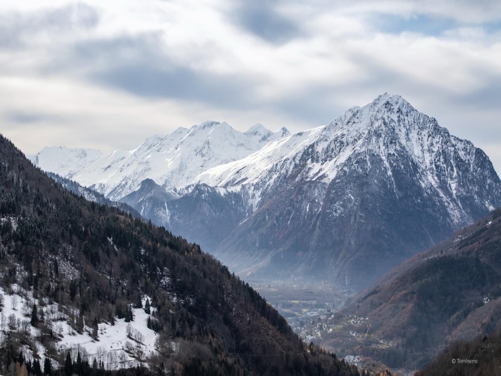 Apartment in Alpe D'huez Near Grandes Rousses