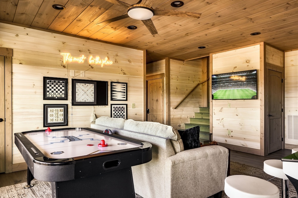 The Luxe 4 Bedroom Cabin