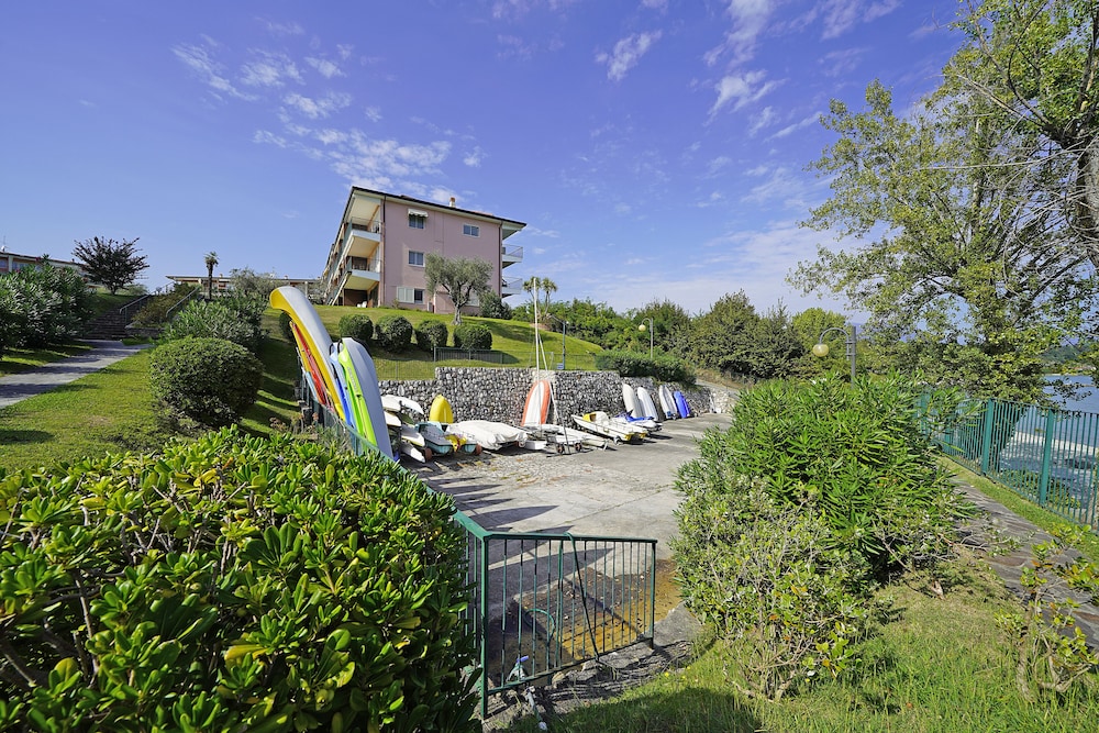 Specchio sul Lago