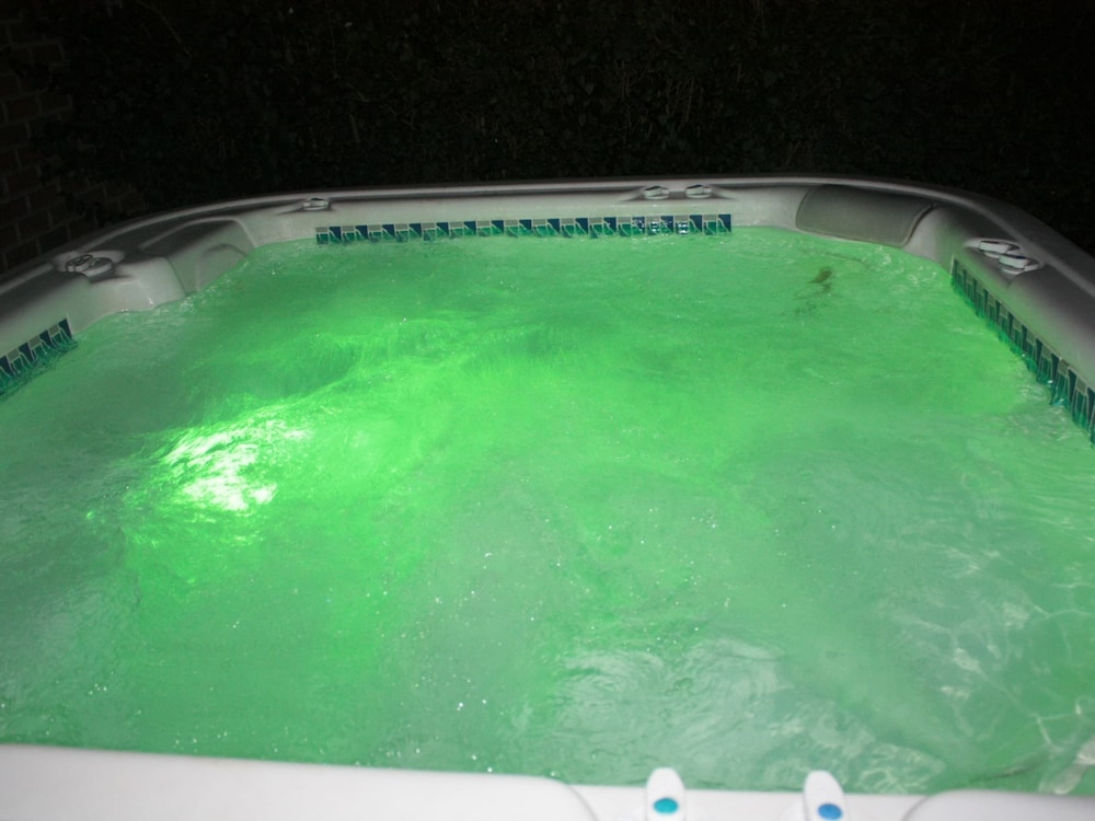 Modern Stay With Hot Tub view 5