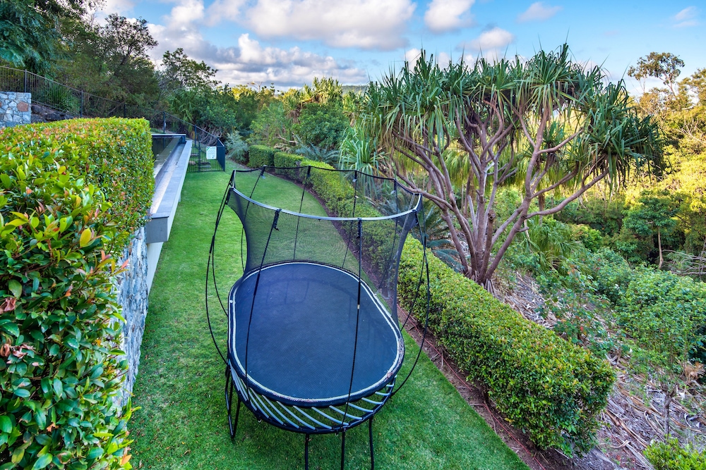 Iluka Luxury House With Ocean Views On Half Acre With Pool And Two Golf Buggies