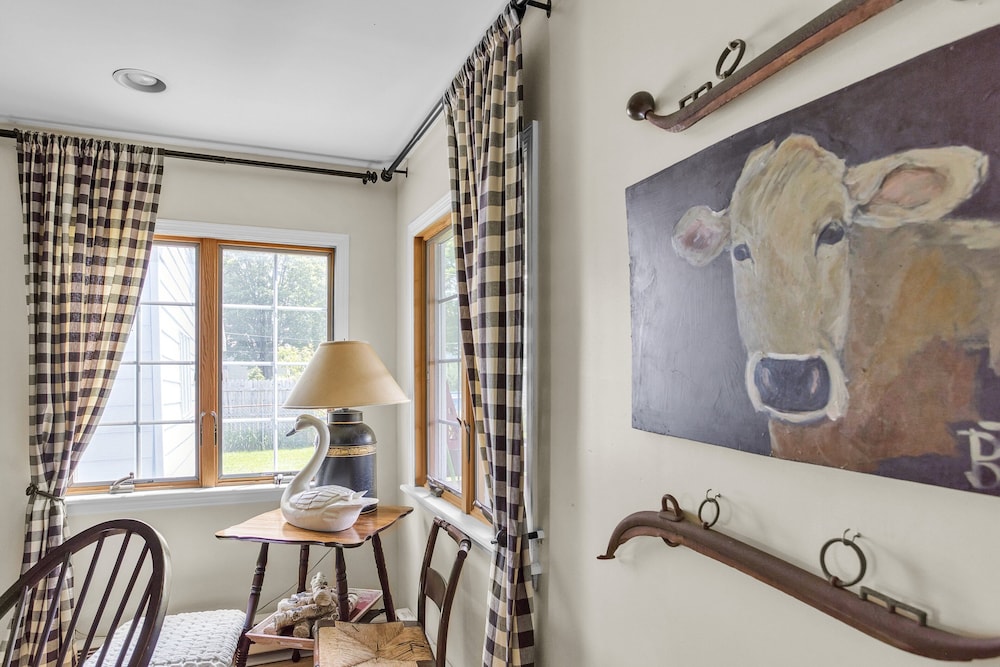 Home Port - Spacious Retreat In Prime Location 4 Bedroom Home
