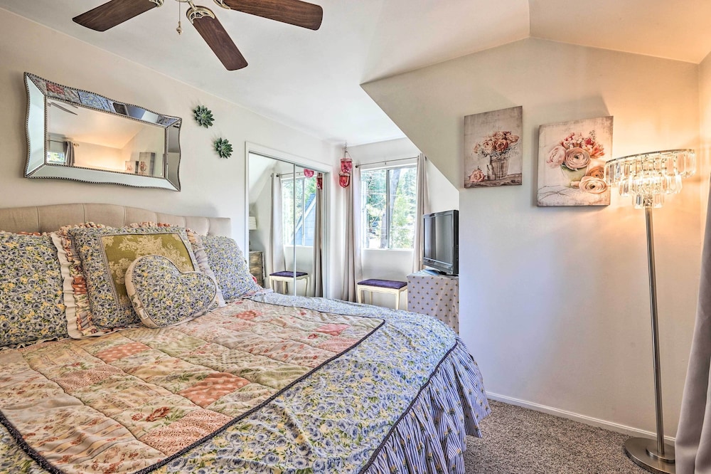 Cute Cabin + Deck < 2 Mi to Lake Arrowhead Village view 5