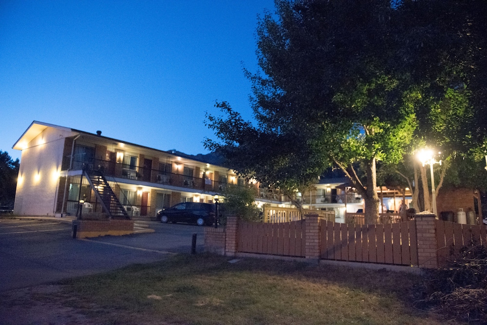 Radium Park Lodge