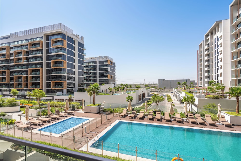 PVH - Chic 1BR - Azizi Riviera 37