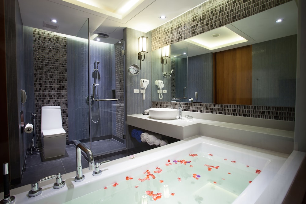 Graceland Khaolak Beach Resort