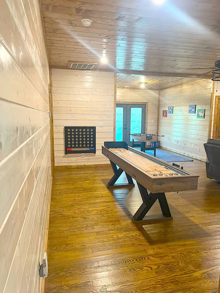 Whispering Winds Luxury Cabin in Hochatown