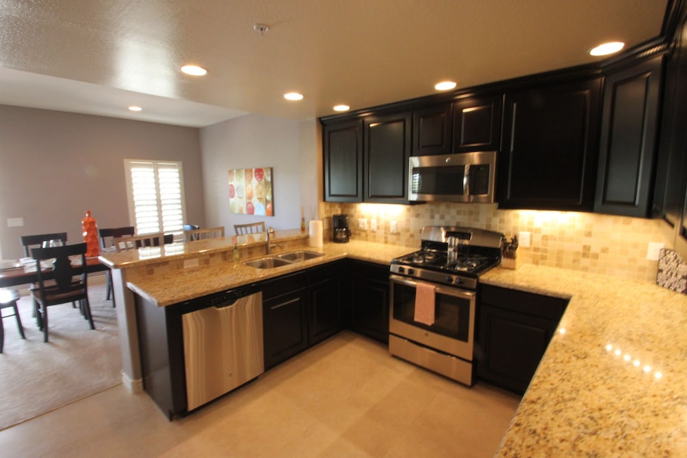 Monte 3 Bedroom Townhouse by RedAwning