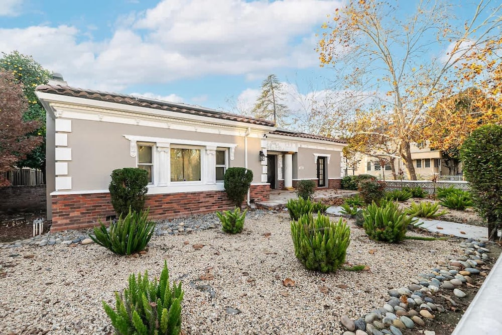 Stunning Roman Design 7bed5bath in Heart San Jose