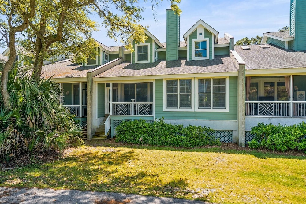 Spacious 7 Bedroom 5.5 Bath on Ocean Creek Golf Course!